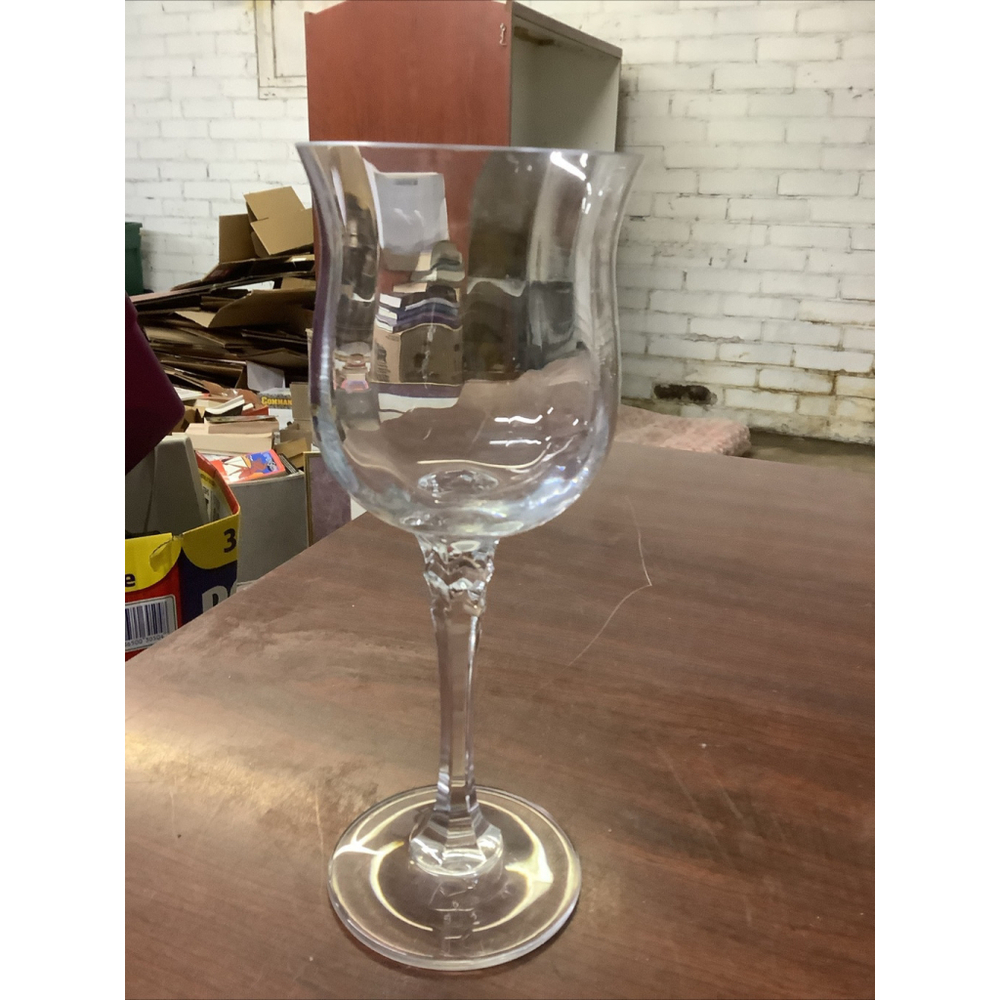 Wine Goblet Glass Towle Crystal Silhouette Pattern